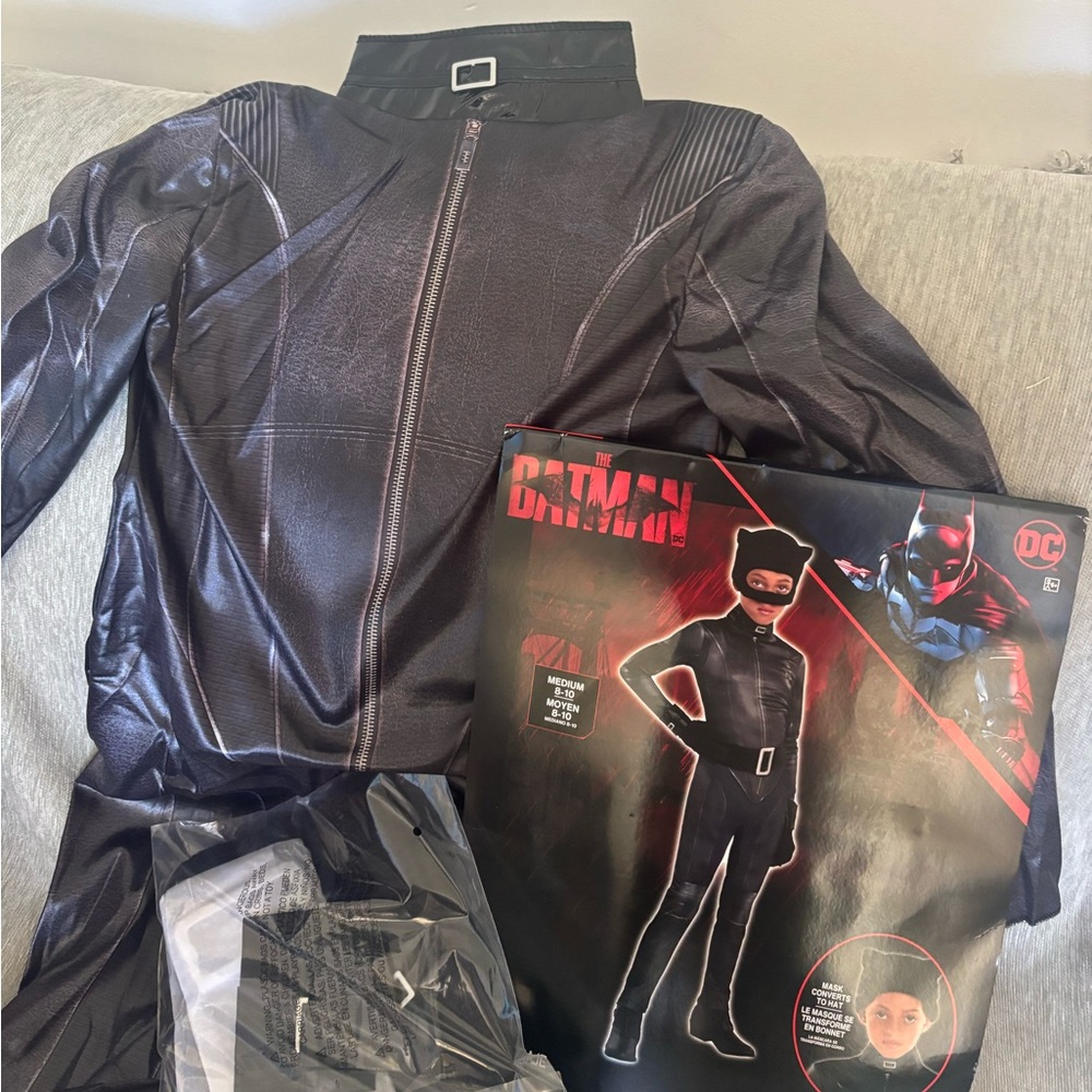 selina kylecatwan costume DC comics size 8/10 kids or womens size XS BATWOMAN